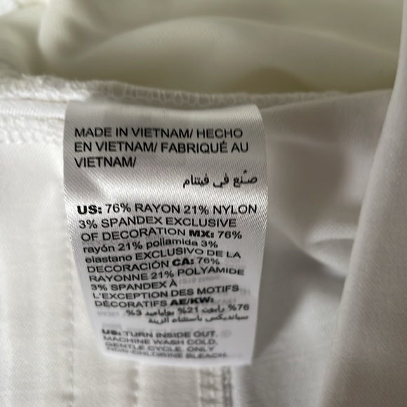 NWOT Chico’s capri pants - Picture 6 of 7